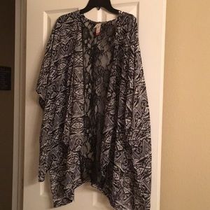 Kimono with super cute back lace!